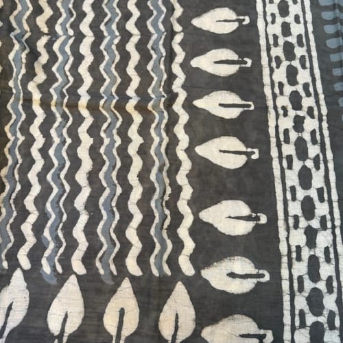 Elegant Jaipur cotton saree in classic black with white patterns, offering comfort, breathability, and timeless ethnic charm. - Image 2